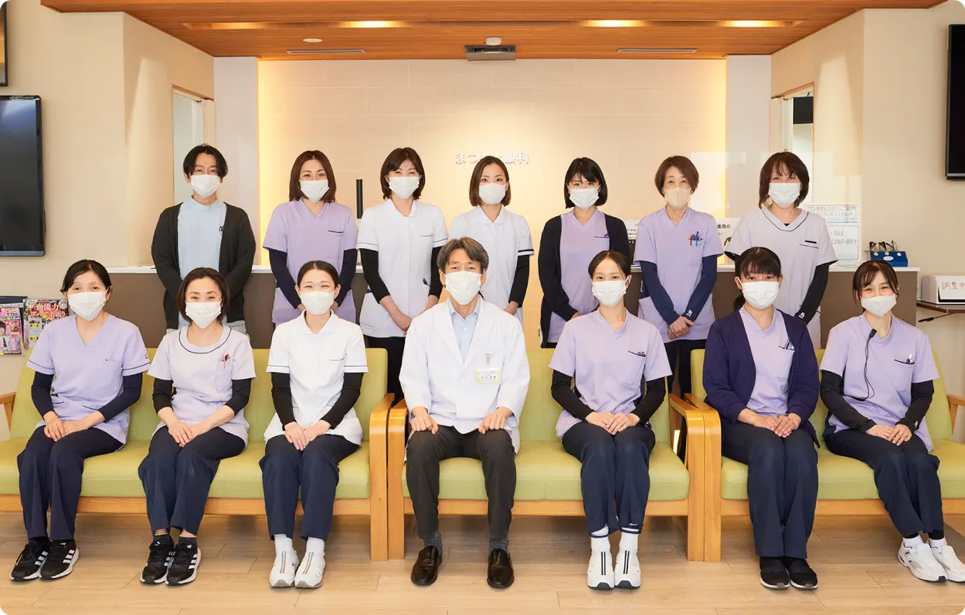 スタッフ集合写真